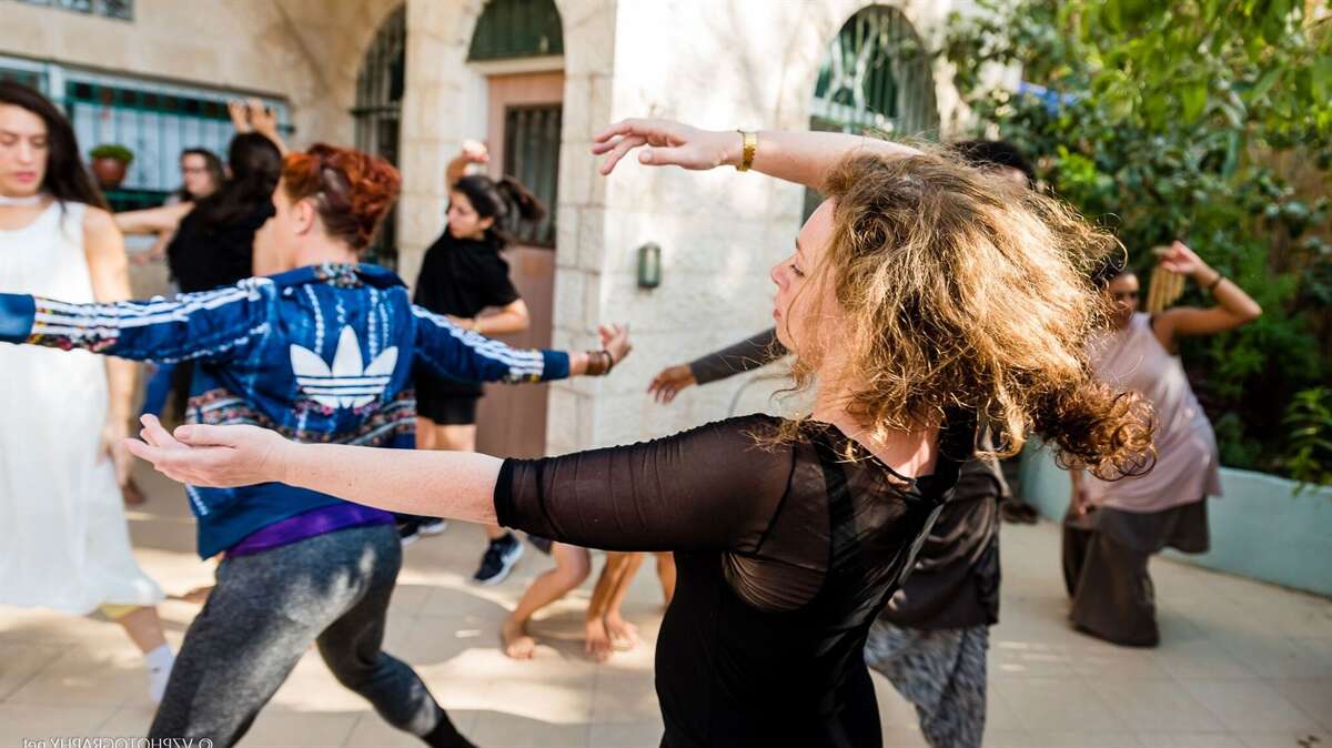 מפגשי אימפרוביזציה בתנועה לקבוצות,חברות