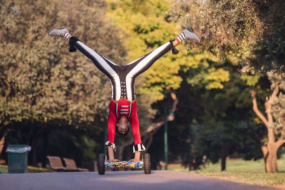 קרקס אור קורן במופע על גלגל אחד בחינם